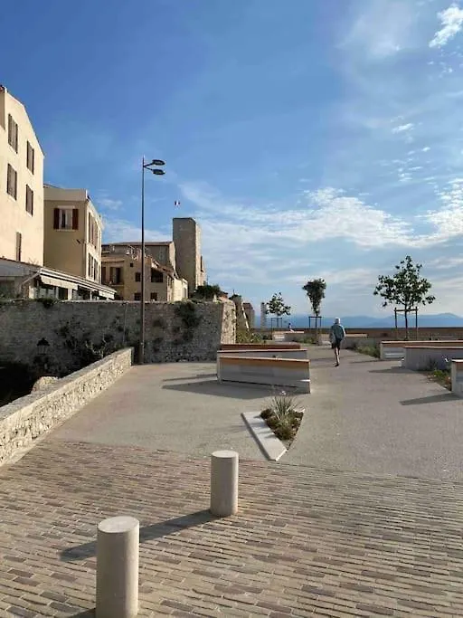דירות Charmingly Provencal In The Heart Of Old אנטיב 0*,  צרפת