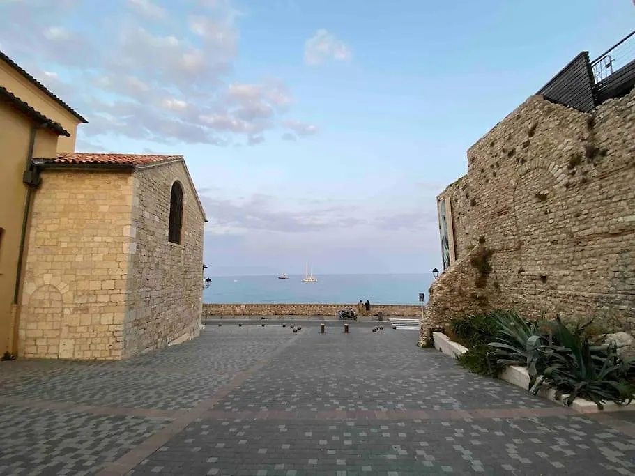 דירות Charmingly Provencal In The Heart Of Old אנטיב 0*,  צרפת