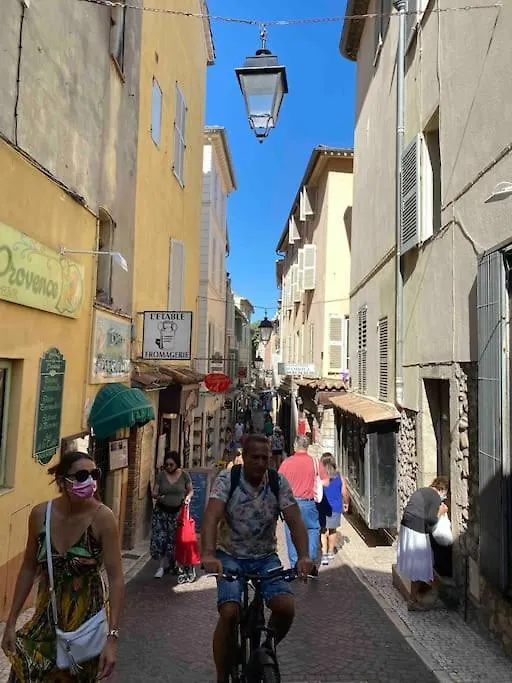 דירות Charmingly Provencal In The Heart Of Old אנטיב 0*,  צרפת
